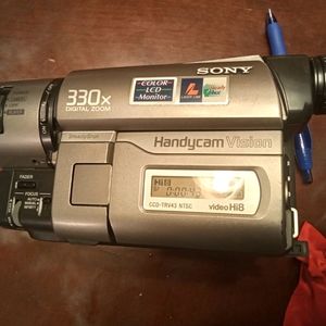 Sony video hi 8 camcorder package model no.ccd-trv43 preowned
